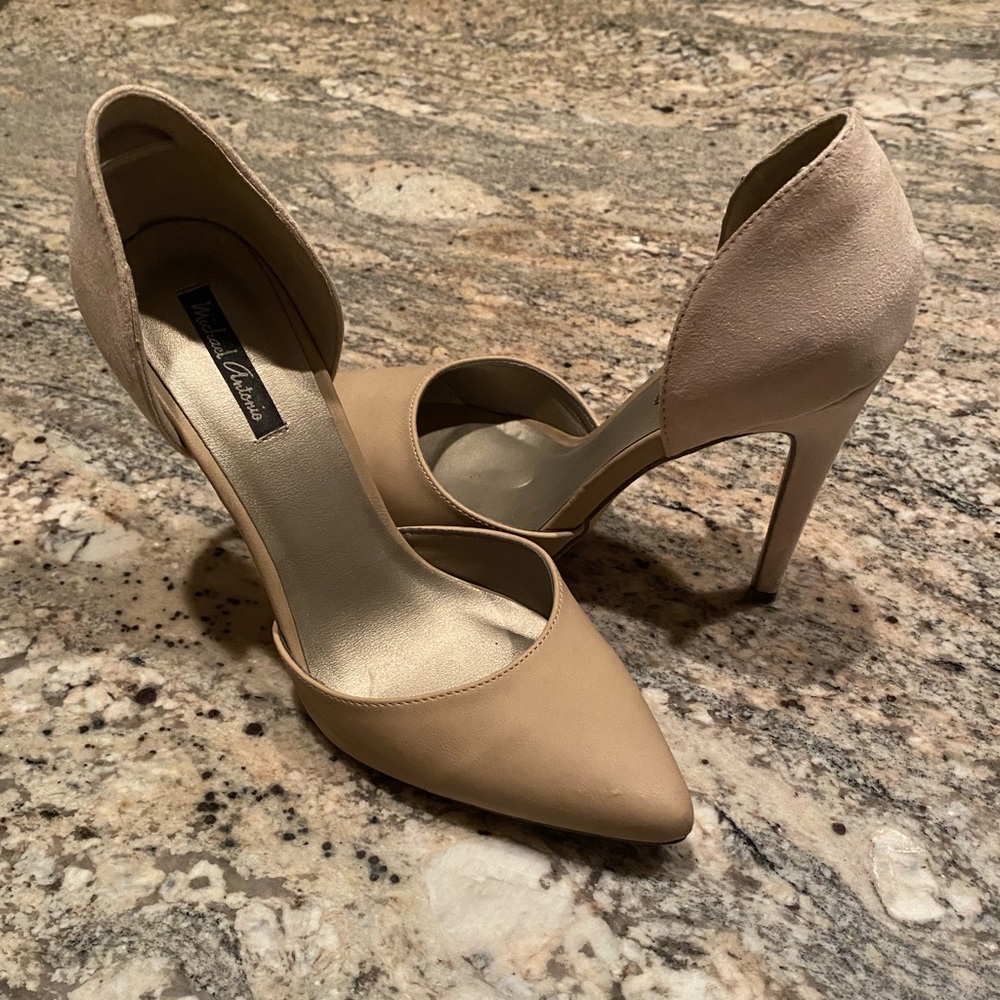 Nude pumps